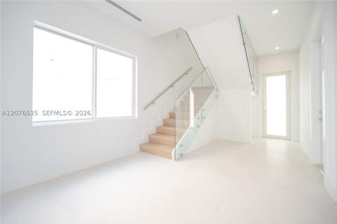 10381 NW 67th Ter, Doral FL - photo 8 of 63