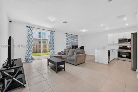 746 SE 14th St, Homestead FL - photo 8 of 29