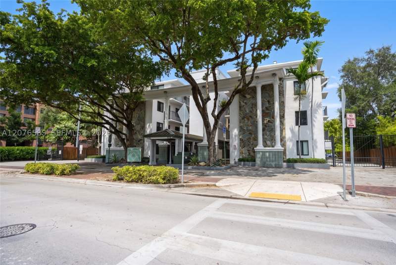 2 bedroom Condominium at 3240 Mary St S308, Courtyards Of The Grove C, Miami — photo 2