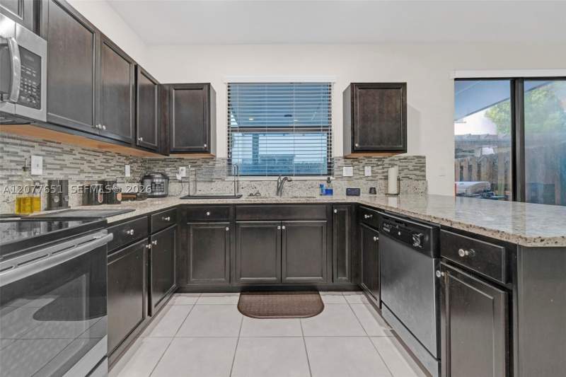 3 bedroom Townhouse at 11413 SW 253 St, Coco Palm Estates, Homestead — photo 4