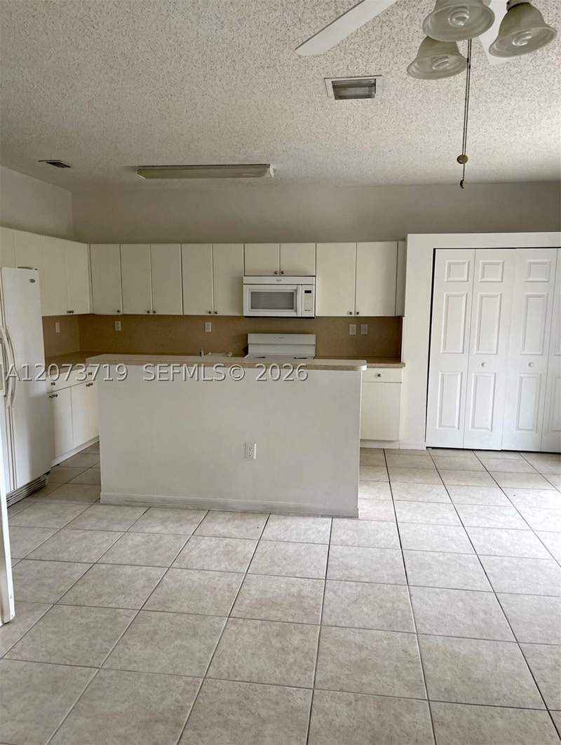 4 bedroom Townhouse at 2357 SE 23rd Dr 2357, Towngate Condo Twelve, Homestead — photo 2
