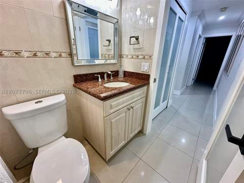 9021 NW 150th Ter, Miami Lakes FL - photo 10 of 28