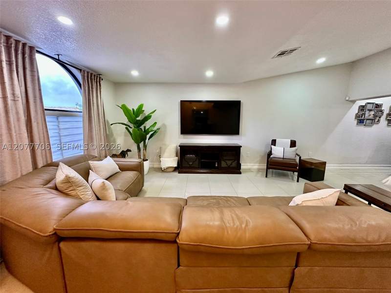 3 bedroom SingleFamilyResidence at 9021 NW 150th Ter, West Lakes Gardens 3rd Ad, Miami Lakes — photo 4