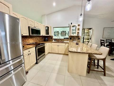 9021 NW 150th Ter, Miami Lakes FL - photo 8 of 28