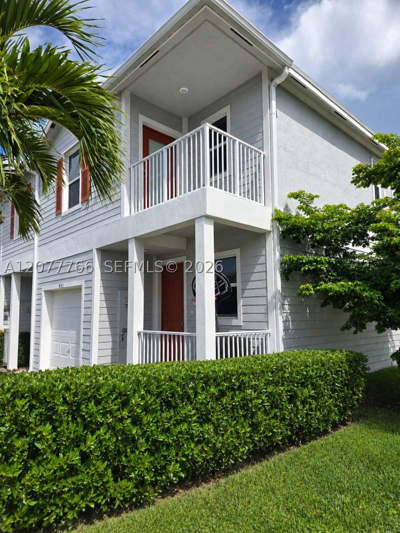 3 bedroom Townhouse at 921 SE 18th St, Hamilton Place, Homestead — photo 2