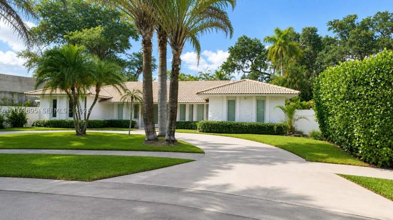 4 bedroom SingleFamilyResidence at 1835 NE 212th Ter, Highland Gardens Fourth A, Miami — photo 2