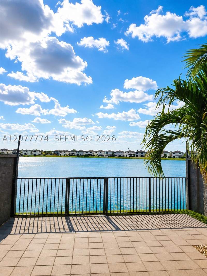 3 bedroom Townhouse at 9116 NW 158th St, Dunnwoody Lake, Miami Lakes — photo 2