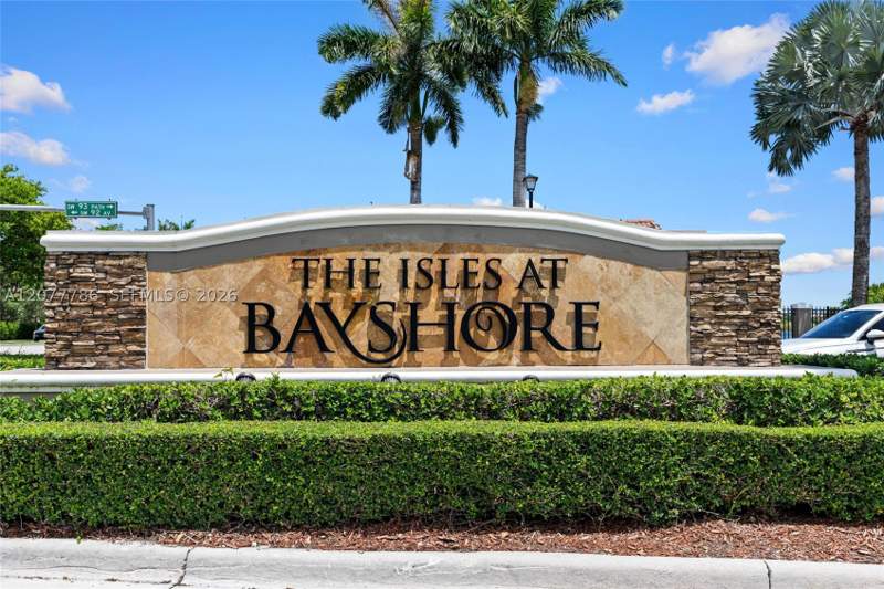 5 bedroom SingleFamilyResidence at 22505 SW 94th Pl, Lakes By The Bay Day, Cutler Bay — photo 3