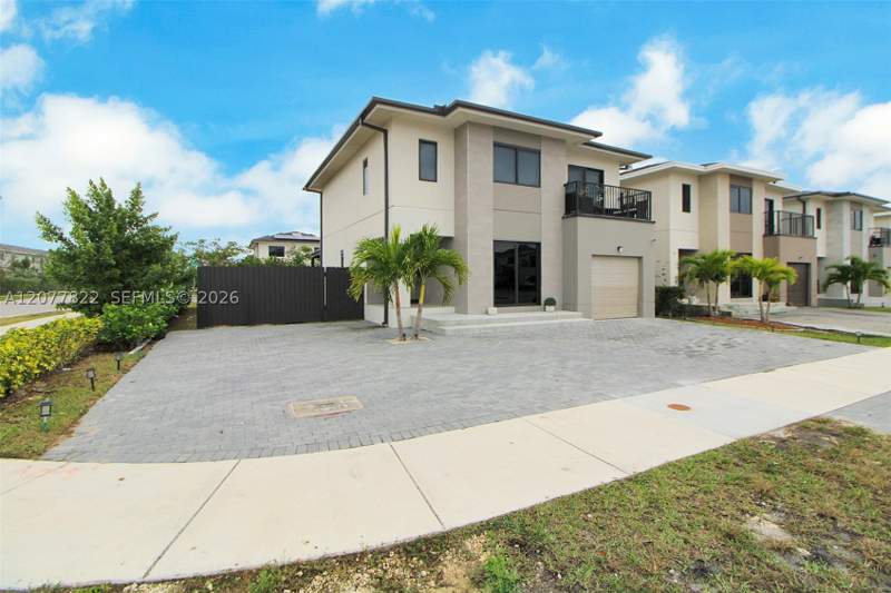 5 bedroom SingleFamilyResidence at 320 NW 13th Ct, Alba, Florida City — photo 2