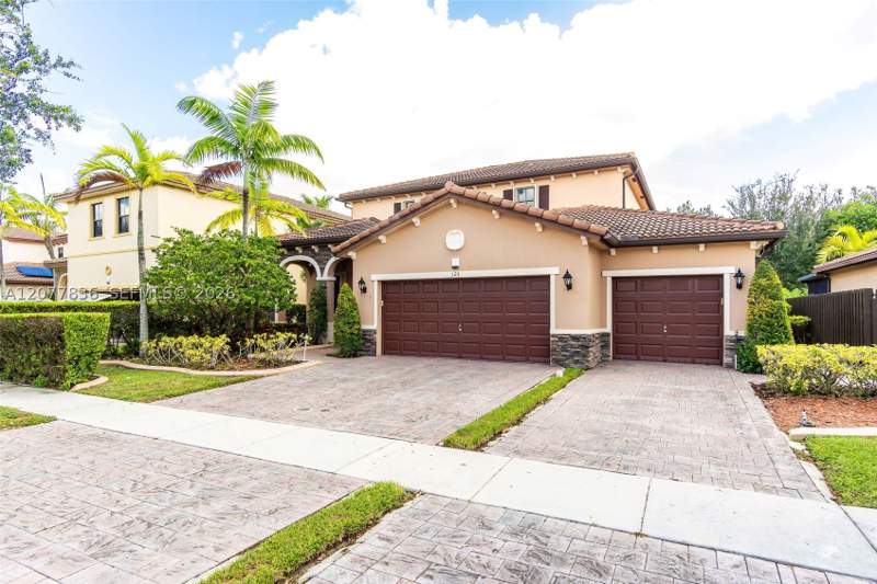 5 bedroom SingleFamilyResidence at 125 SE 36th Pl, Baywinds Of Barbados, Homestead — photo 2