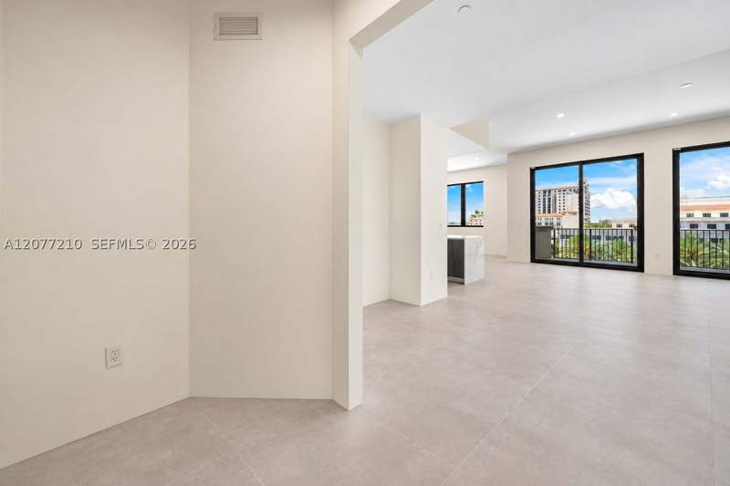 3 bedroom Condominium at 275 Giralda Ave 6A, Giralda Place Condo, Coral Gables — photo 2