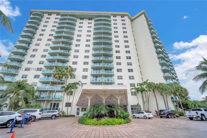 1 bedroom Condominium at 19370 Collins Ave 919, Ocean Reserve Condo, Sunny Isles Beach — photo 2