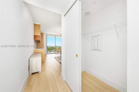90 NE 32 1016, Miami FL - photo 13 of 45