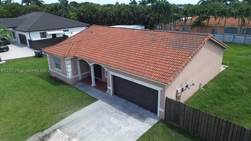 3 bedroom SingleFamilyResidence at 12998 SW 219th Ter, Estate Mansions, Miami — photo 2