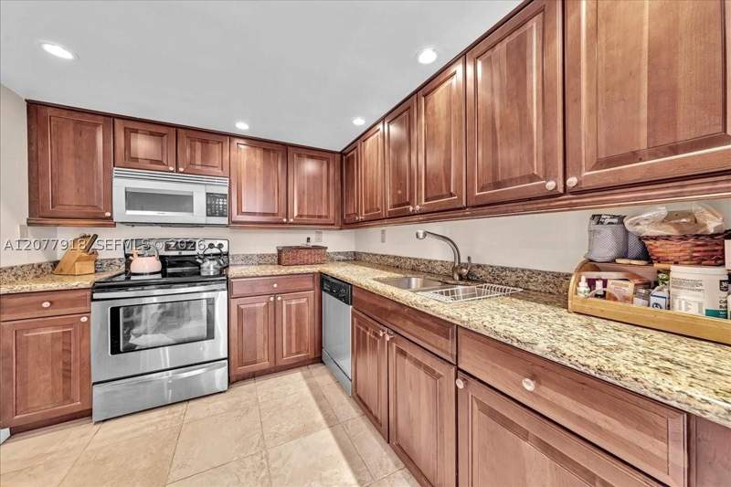 1 bedroom Condominium at 17600 N Bay Rd N503, Fairview House Condo, Sunny Isles Beach — photo 4