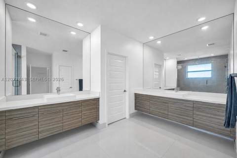 9121 NW 161st Ter, Miami Lakes FL - photo 10 of 37