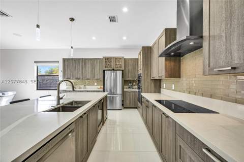 9121 NW 161st Ter, Miami Lakes FL - photo 15 of 37