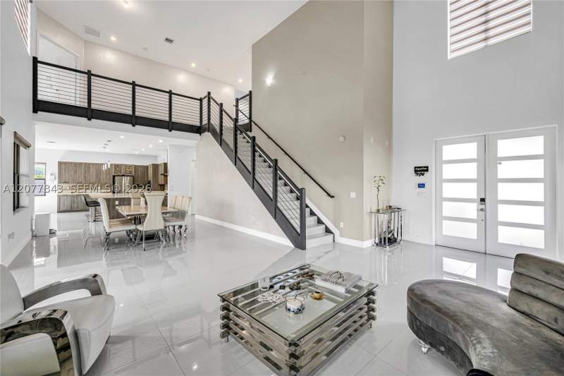 5 bedroom SingleFamilyResidence at 9121 NW 161st Ter, Dunnwoody Lake, Miami Lakes — photo 3