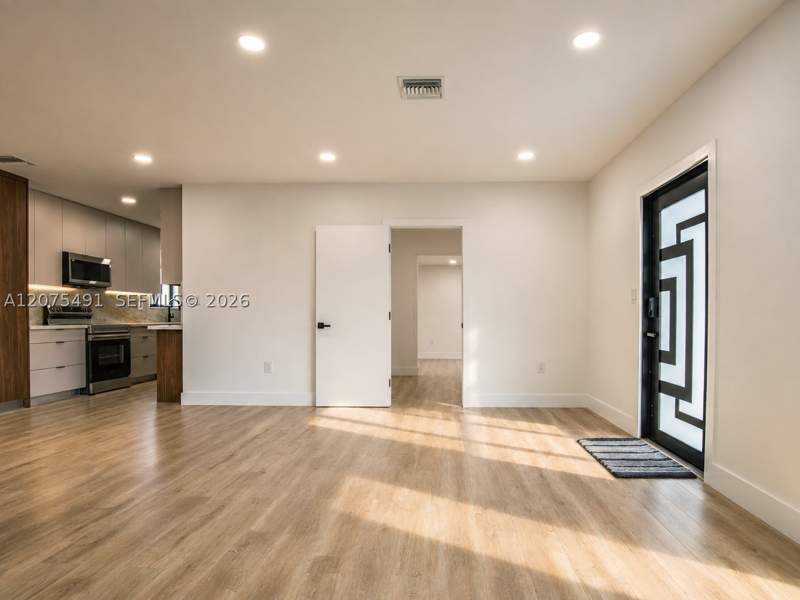 3 bedroom SingleFamilyResidence at 4212 SW 98th Ave, Fairlawn Ests 1st Addn, Miami — photo 4