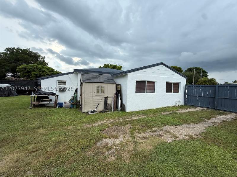 3 bedroom SingleFamilyResidence at 3345 SW 73rd Ave Rd, Central Miami Part 6, Miami — photo 3