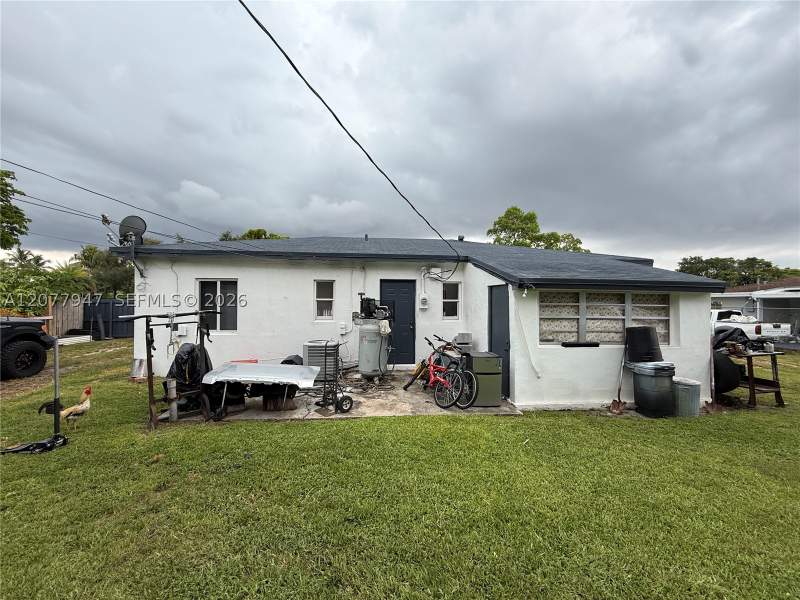 3 bedroom SingleFamilyResidence at 3345 SW 73rd Ave Rd, Central Miami Part 6, Miami — photo 4
