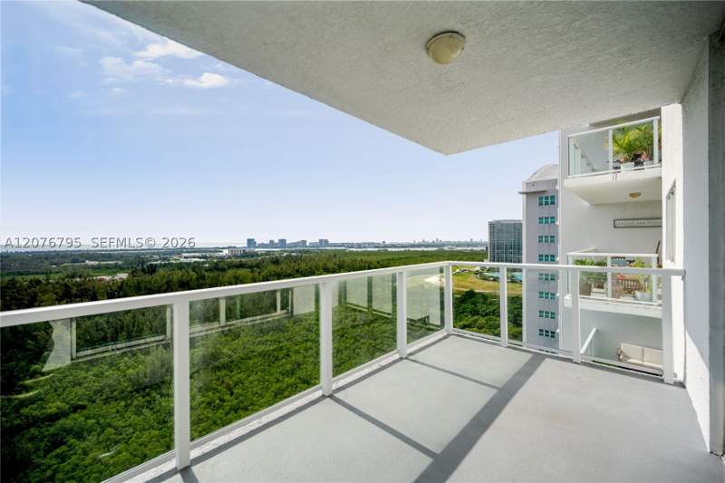 3 bedroom Condominium at 15051 Royal Oaks Ln 2403, The Oaks I Condo, North Miami — photo 2