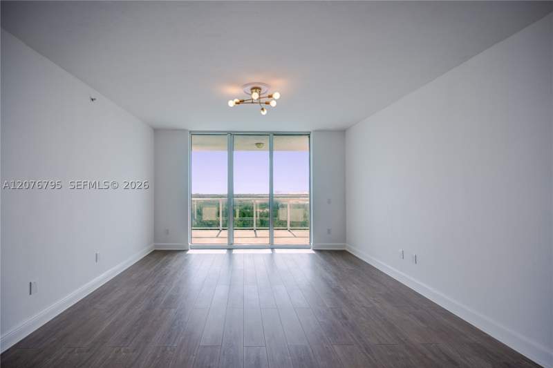 3 bedroom Condominium at 15051 Royal Oaks Ln 2403, The Oaks I Condo, North Miami — photo 3