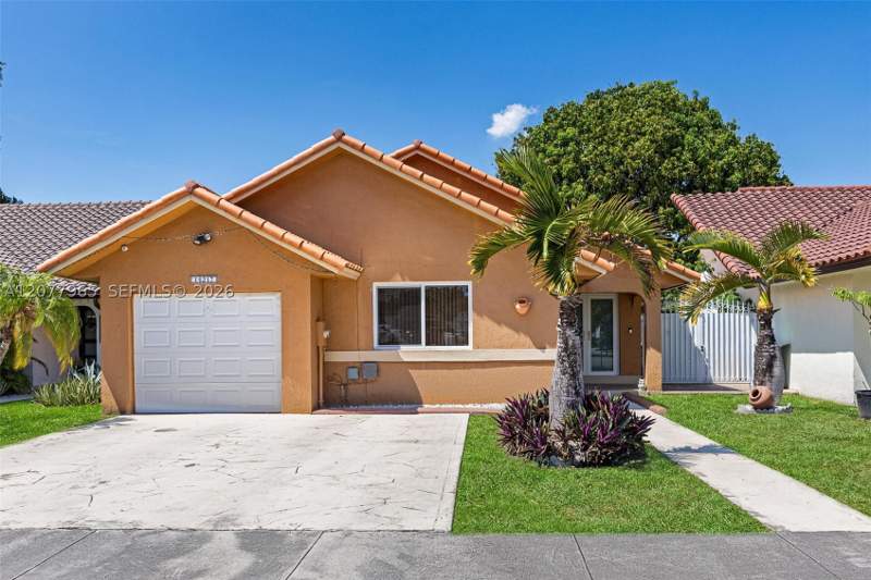4 bedroom SingleFamilyResidence at 14217 SW 102nd St, Kendale Best No 2, Miami — photo 2