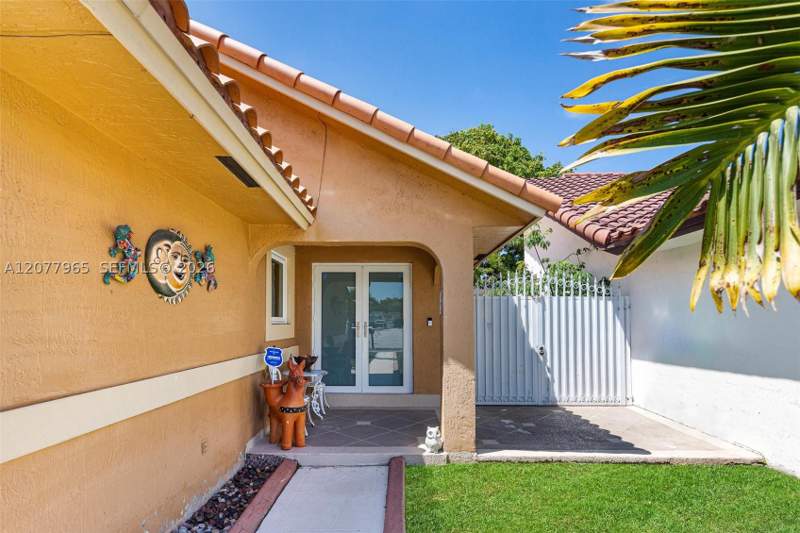 4 bedroom SingleFamilyResidence at 14217 SW 102nd St, Kendale Best No 2, Miami — photo 3