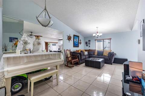 14217 SW 102nd St, Miami FL - photo 7 of 31