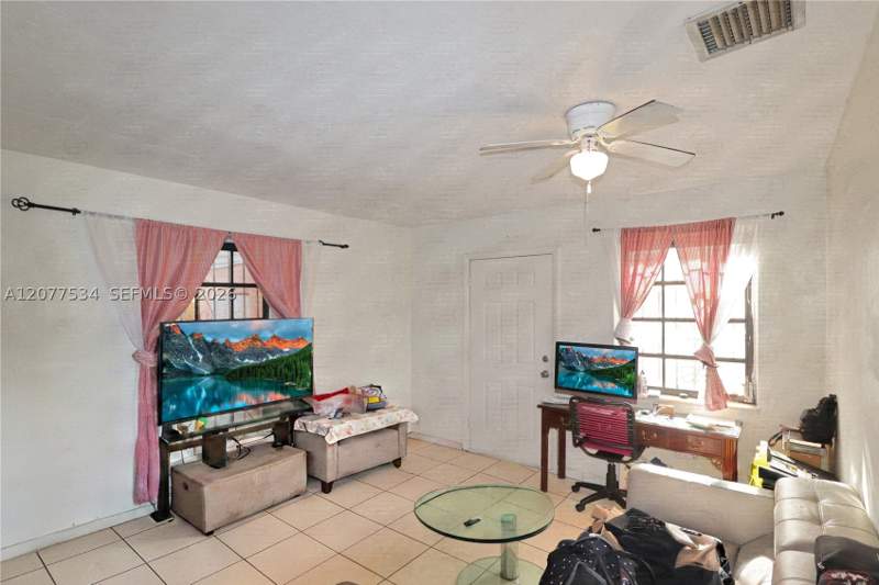 3 bedroom SingleFamilyResidence at 12040 NW 1st Ct, Overbrook Shores No-2, North Miami — photo 3