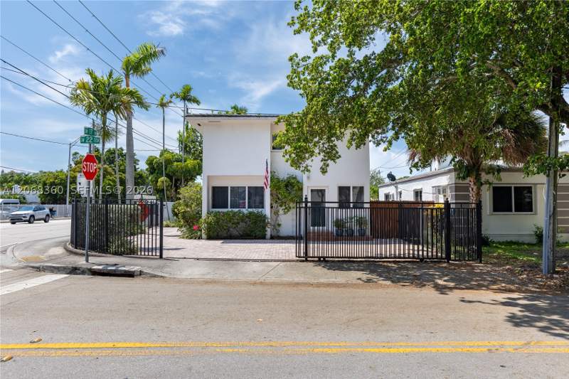 3 bedroom SingleFamilyResidence at 2250 SW 17th Ave, New Shenandoah, Miami — photo 2