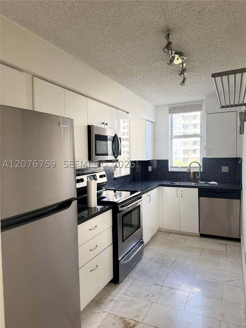2 bedroom Condominium at 770 Claughton Island Dr 601, Isola Condo, Miami — photo 2