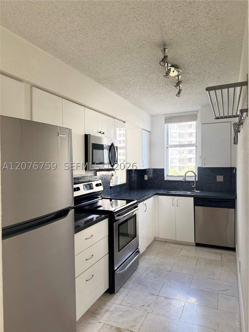 2 bedroom Condominium at 770 Claughton Island Dr 601, Isola Condo, Miami — photo 3