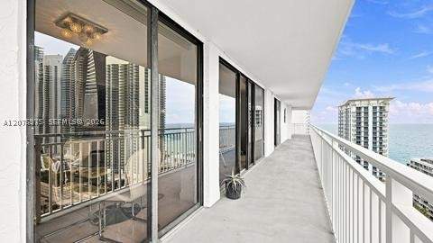 2 bedroom Condominium at 210 174 St 2401, Winston Towers 600 Condo, Sunny Isles Beach — photo 2