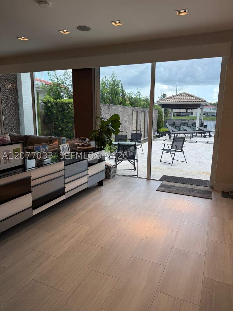 4 bedroom SingleFamilyResidence at 11101 NW 72nd Ter, Doral Isles Catalina, Doral — photo 5