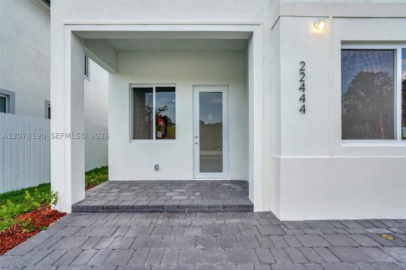 5 bedroom Townhouse at 22555 SW 125th Ave, Chloe Estates, Miami — photo 2