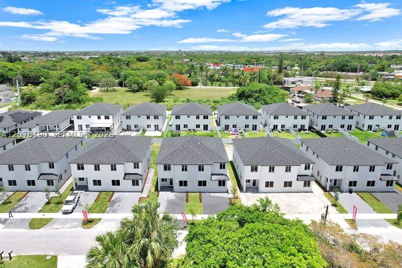 5 bedroom Townhouse at 22555 SW 125th Ave, Chloe Estates, Miami — photo 3