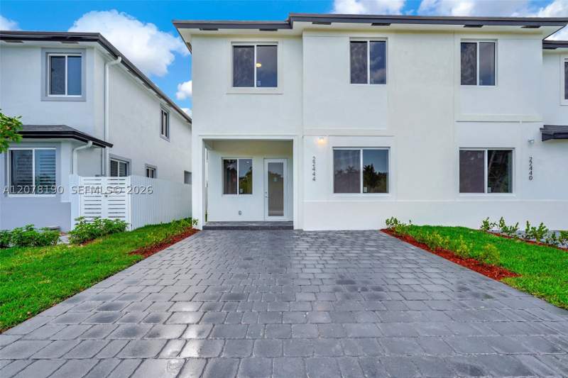 5 bedroom Townhouse at 22555 SW 125th Ave, Chloe Estates, Miami — photo 4