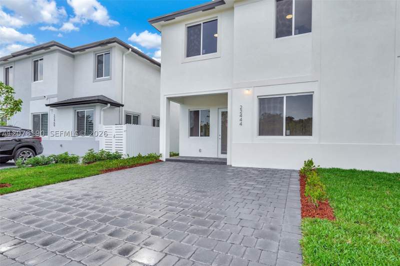 5 bedroom Townhouse at 22555 SW 125th Ave, Chloe Estates, Miami — photo 5