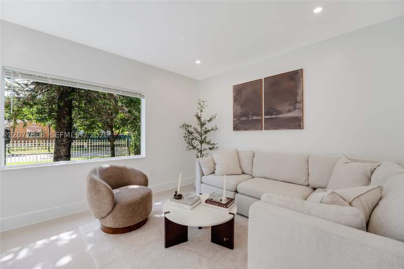3 bedroom SingleFamilyResidence at 8318 NE 3rd Ct, Oakland Grove Amd Pl, Miami — photo 4