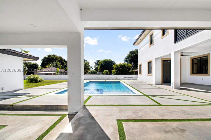 7 bedroom SingleFamilyResidence at 12890 NW 2nd St, Sweetwater Ests Sub, Miami — photo 3
