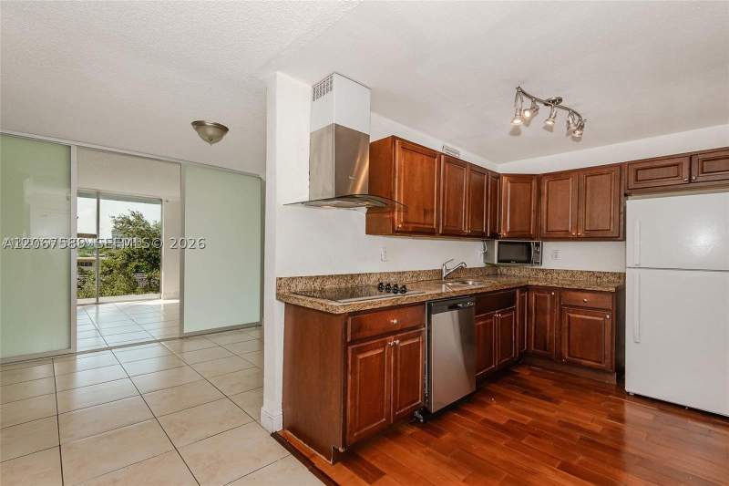 1 bedroom Condominium at 1805 Sans Souci Blvd 532, Bayview Palms Condo, North Miami — photo 2