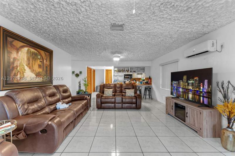 4 bedroom SingleFamilyResidence at 325 SW 122nd Ave, Sweetwater Golf Course To, Miami — photo 4