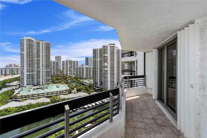 2 bedroom Condominium at 3400 NE 192nd St 1911, Mystic Pointe Tower 600 C, Aventura — photo 3