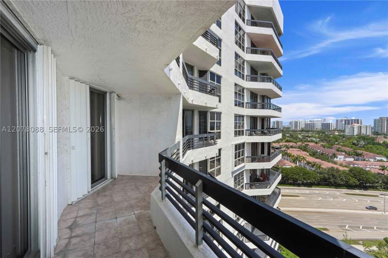 2 bedroom Condominium at 3400 NE 192nd St 1911, Mystic Pointe Tower 600 C, Aventura — photo 5