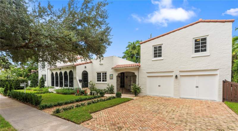 5 bedroom SingleFamilyResidence at 1202 Granada Blvd, Coral Gables Granada Sec, Coral Gables — photo 3