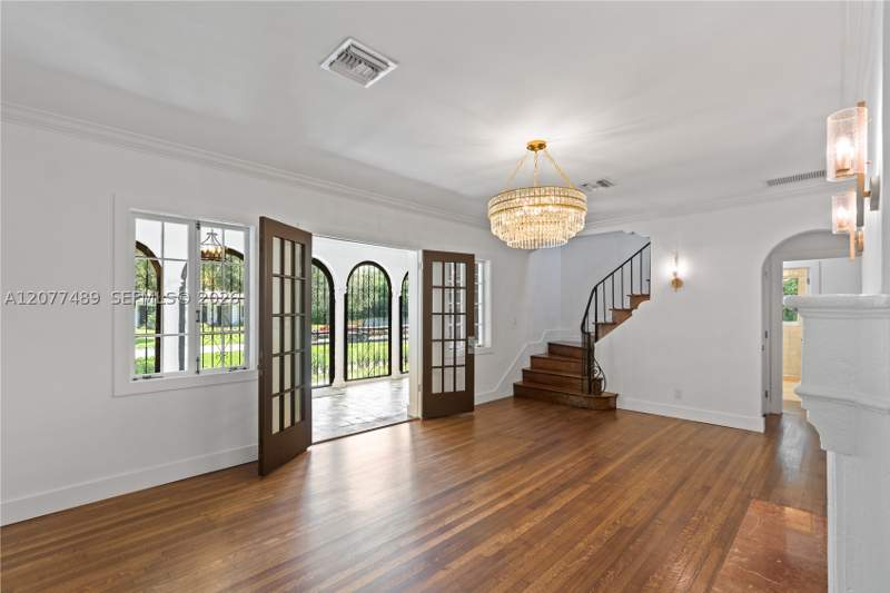 5 bedroom SingleFamilyResidence at 1202 Granada Blvd, Coral Gables Granada Sec, Coral Gables — photo 4