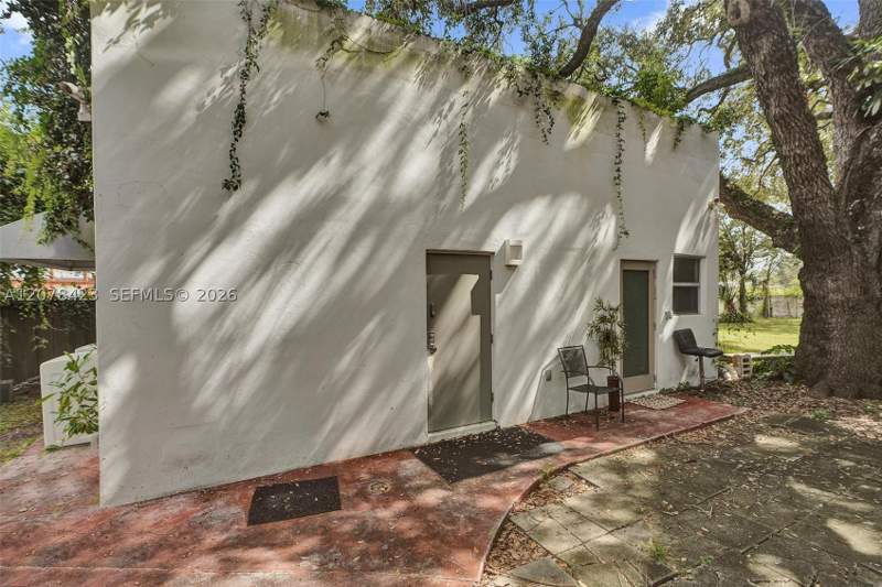 7 bedroom SingleFamilyResidence at 937 NE 171st St, Hudson Valley, Miami — photo 2