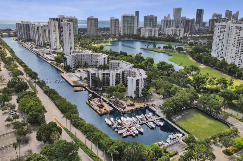 1 bedroom Condominium at 3401 N Country Club Dr Ei403, Ensenada Condo Bldg E-Ii, Aventura — photo 5